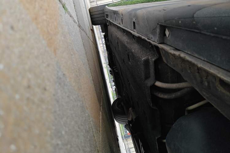 Used Hongqi H9 2022 2.0T Smart Connect Flagship Edition Chassis Rear Left