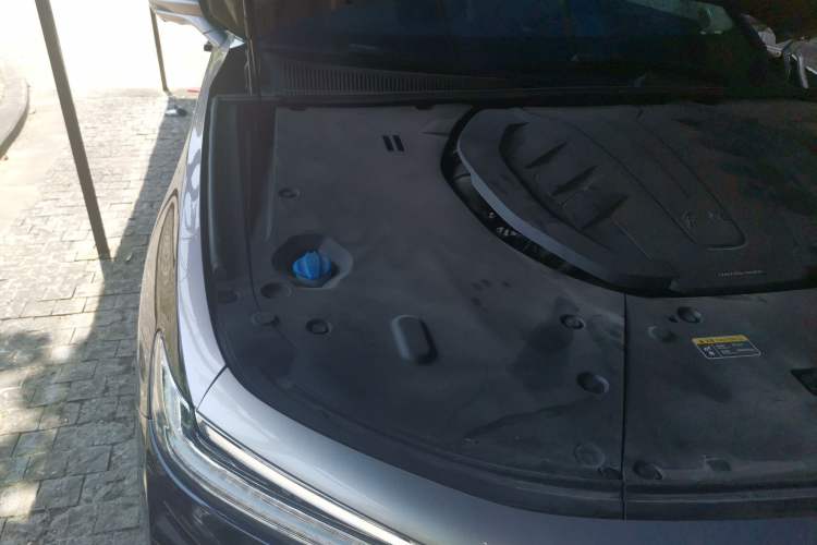 Used Hongqi H9 2022 3.0T Smart Connect Flagship Four-Seater Version Engine Bay Right