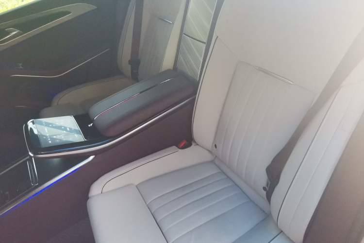 Used Hongqi H9 2022 3.0T Smart Connect Flagship Four-Seater Version Left Rear Seat