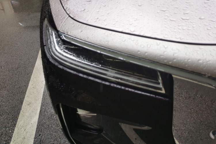 Used Hongqi H9 2022 3.0T Smart Connect Flagship Four-Seater Version Right Front Headlight