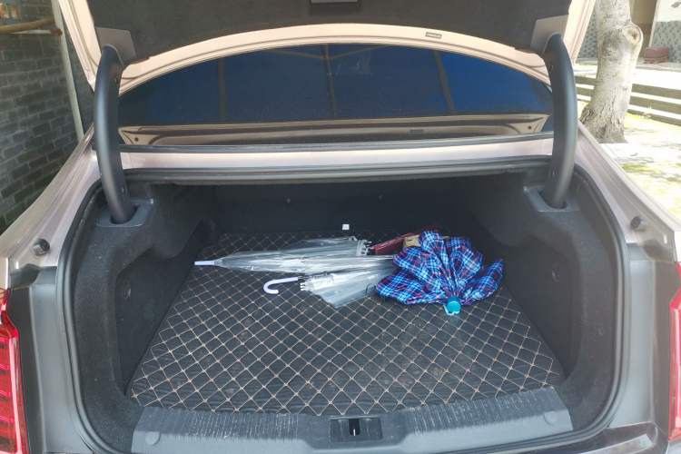 Used Hongqi H9 2022 3.0T Smart Connect Flagship Four-Seater Version Trunk