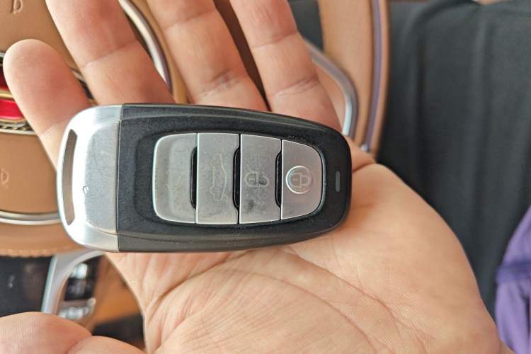 Used Hongqi H9 2022 2.0T Smart Connect Flagship Edition Vehicle Key