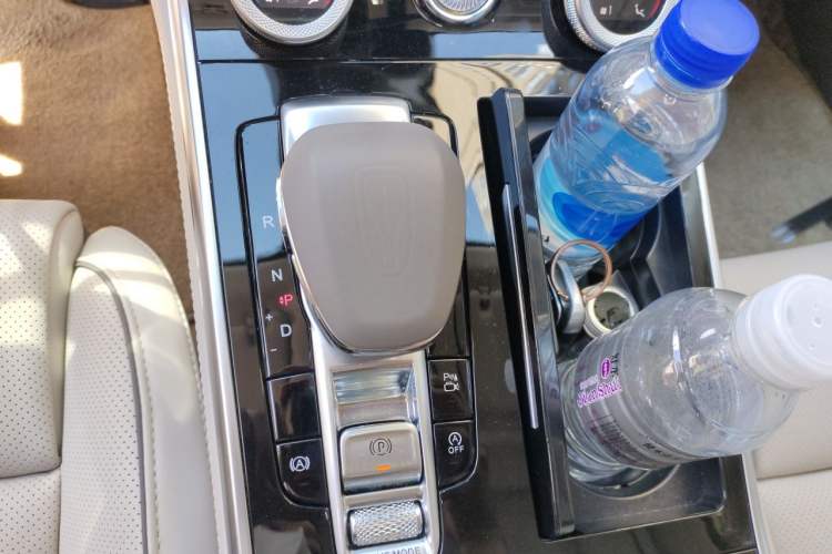Used Hongqi H9 2022 2.0T Smart Connect Flagship Edition Gear Lever