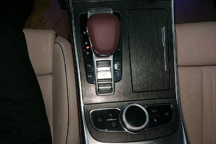Used Hongqi H9 2022 2.0T Smart Connect Flagship Edition Gear Lever