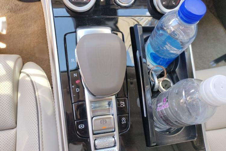 Used Hongqi H9 2022 2.0T Smart Connect Flagship Edition Gear Lever