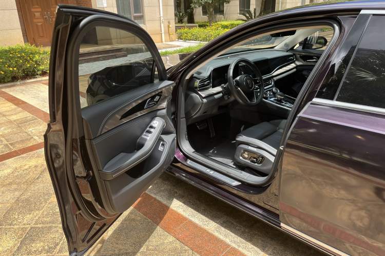 Used Hongqi H9 2022 2.0T Smart Connect Flagship Edition Interior 1