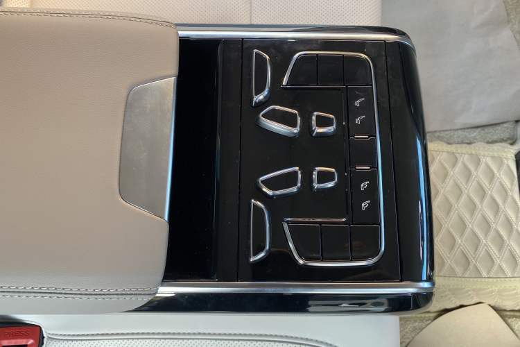 Used Hongqi H9 2022 2.0T Smart Connect Flagship Edition Interior 12