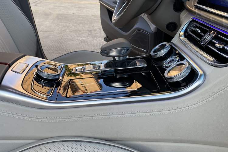 Used Hongqi H9 2022 2.0T Smart Connect Flagship Edition Interior 13