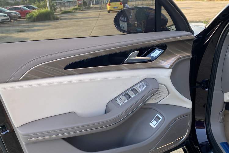 Used Hongqi H9 2022 2.0T Smart Connect Flagship Edition Interior 4