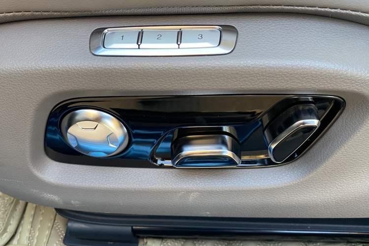 Used Hongqi H9 2022 2.0T Smart Connect Flagship Edition Interior 5