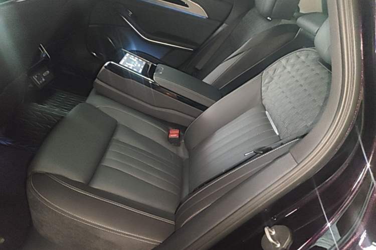 Used Hongqi H9 2022 2.0T Smart Connect Flagship Edition Left Rear Seat