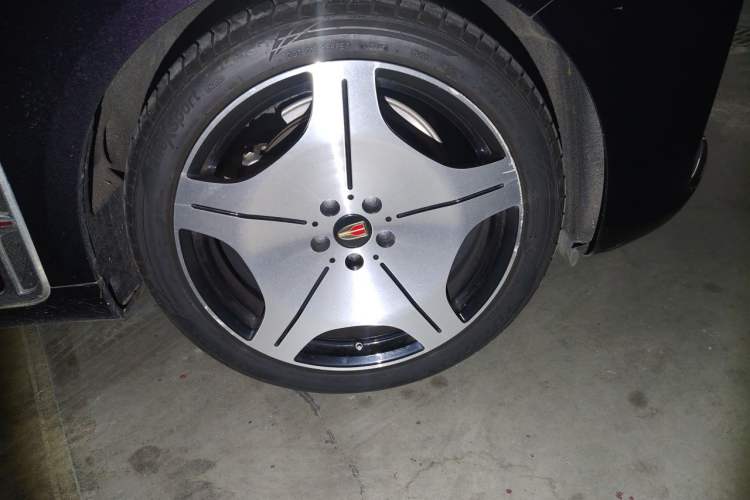 Used Hongqi H9 2022 2.0T Smart Connect Flagship Edition Right Front Wheel Hub