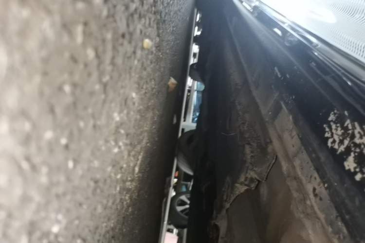 Used Hongqi H9 2022 2.0T Smart Connect Flagship Edition Right Side Sill