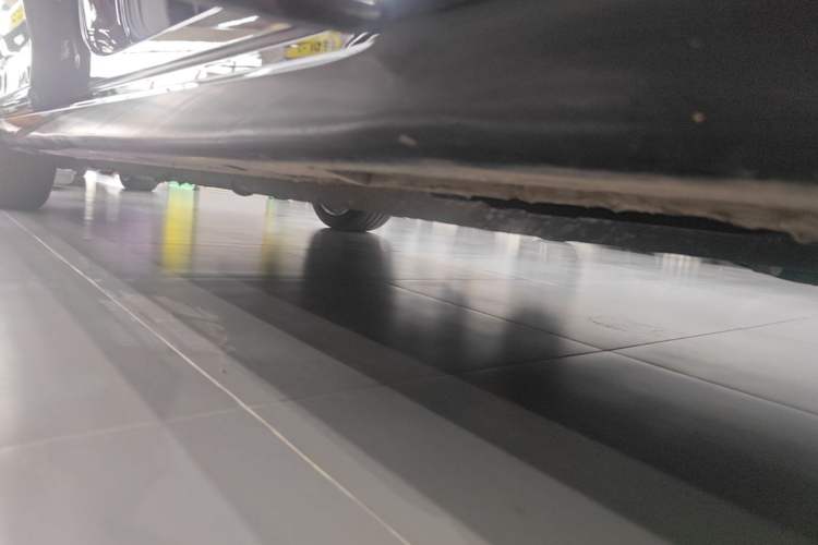Used Hongqi H9 2022 2.0T Smart Connect Flagship Edition Right Side Sill