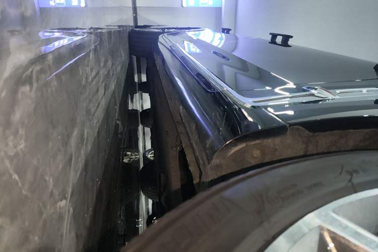 Used Hongqi H9 2022 2.0T Smart Connect Flagship Edition Right Side Sill