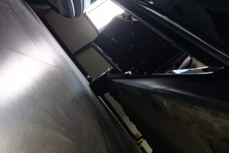 Used Hongqi H9 2022 2.0T Smart Connect Flagship Edition Right Side Sill