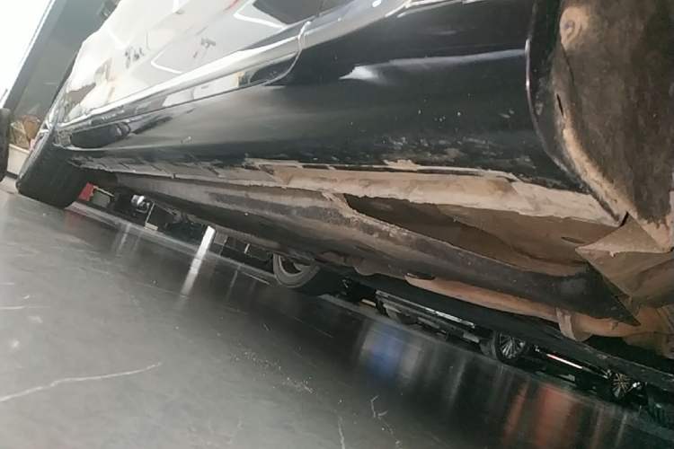 Used Hongqi H9 2022 2.0T Smart Connect Flagship Edition Right Side Sill