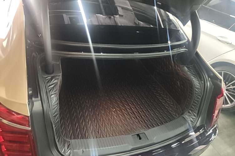 Used Hongqi H9 2022 2.0T Smart Connect Flagship Edition Trunk