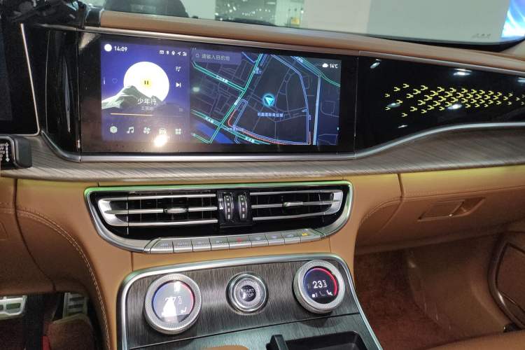 Used Hongqi H9 2022 2.0T Smart Connect Flagship Edition Audio And AC Panel