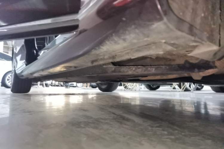 Used Hongqi H9 2022 2.0T Smart Connect Flagship Edition Right Side Sill