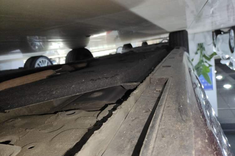 Used Hongqi H9 2022 2.0T Smart Connect Flagship Edition Right Side Sill