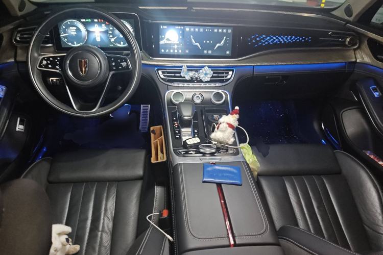 Used Hongqi H9 2022 3.0T Smart Connect Flagship Four-Seater Version Center Console
