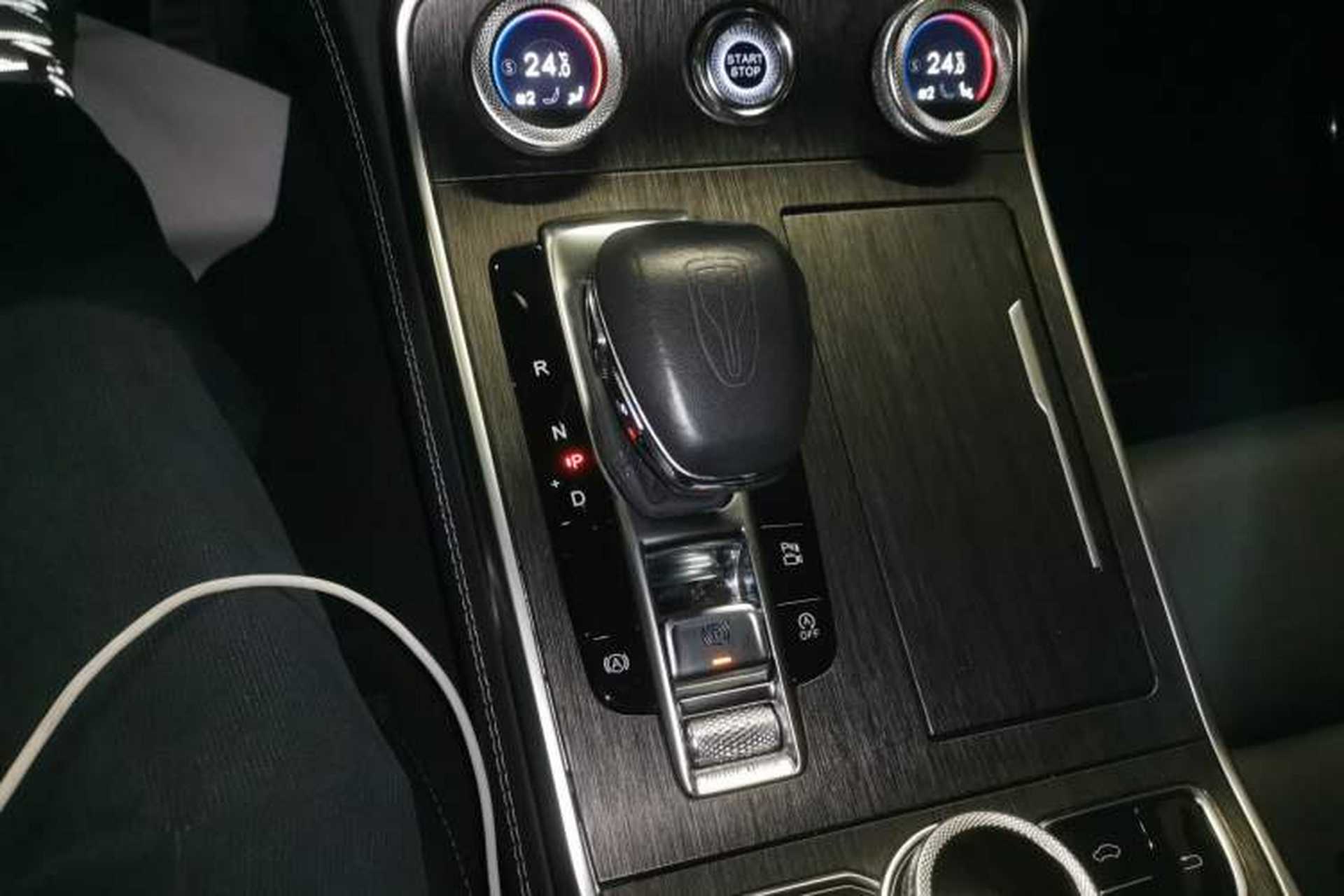 Used Hongqi H9 2022 2.0T Smart Connect Flagship Edition Gear Lever