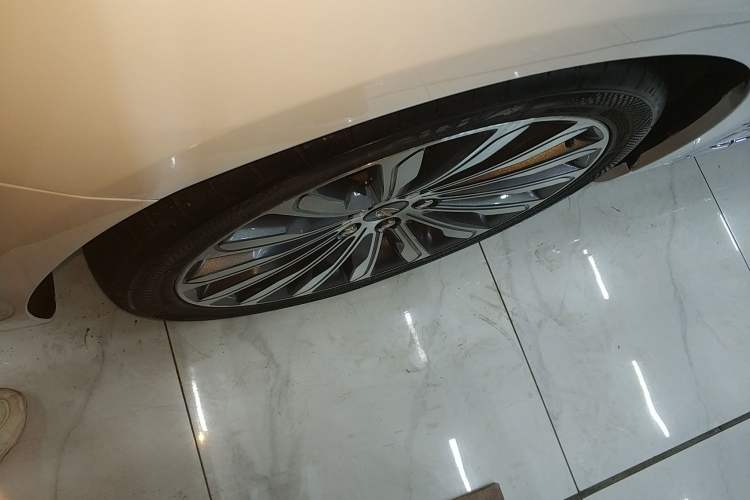 Used Hongqi H9 2022 3.0T Smart Connect Flagship Four-Seater Version Left Front Wheel Hub