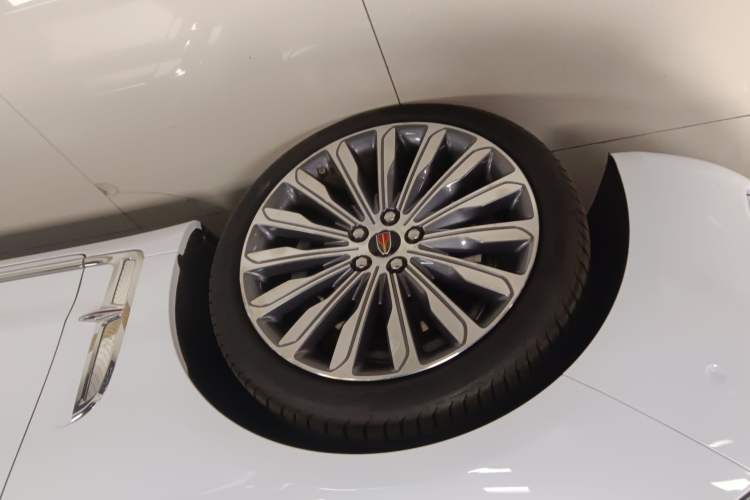 Used Hongqi H9 2022 3.0T Smart Connect Flagship Four-Seater Version Left Front Wheel Hub