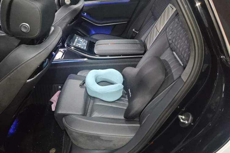 Used Hongqi H9 2022 3.0T Smart Connect Flagship Four-Seater Version Left Rear Seat