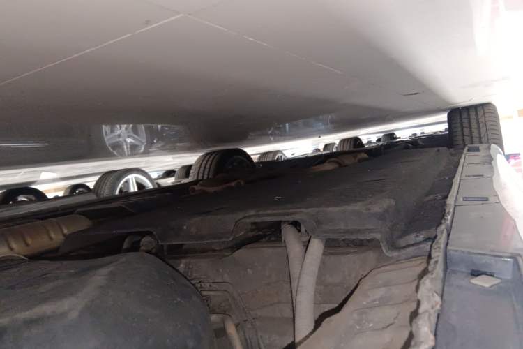 Used Hongqi H9 2022 3.0T Smart Connect Flagship Four-Seater Version Left Side Sill