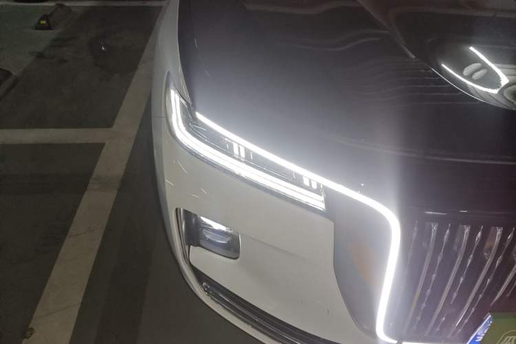 Used Hongqi H9 2022 3.0T Smart Connect Flagship Four-Seater Version Right Front Headlight