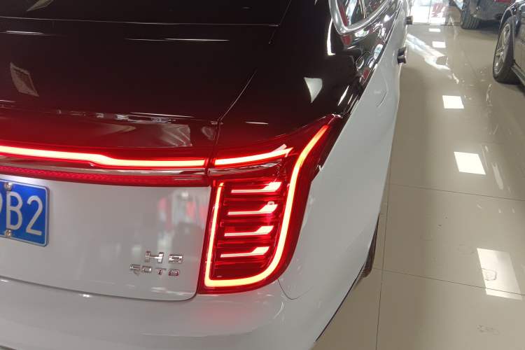 Used Hongqi H9 2022 3.0T Smart Connect Flagship Four-Seater Version Right Rear Taillight