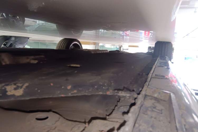 Used Hongqi H9 2022 3.0T Smart Connect Flagship Four-Seater Version Right Side Sill