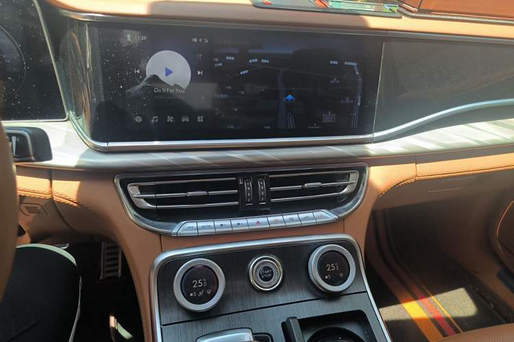 Used Hongqi H9 2023 2.0T Smart Connect Flagship Edition Audio And AC Panel