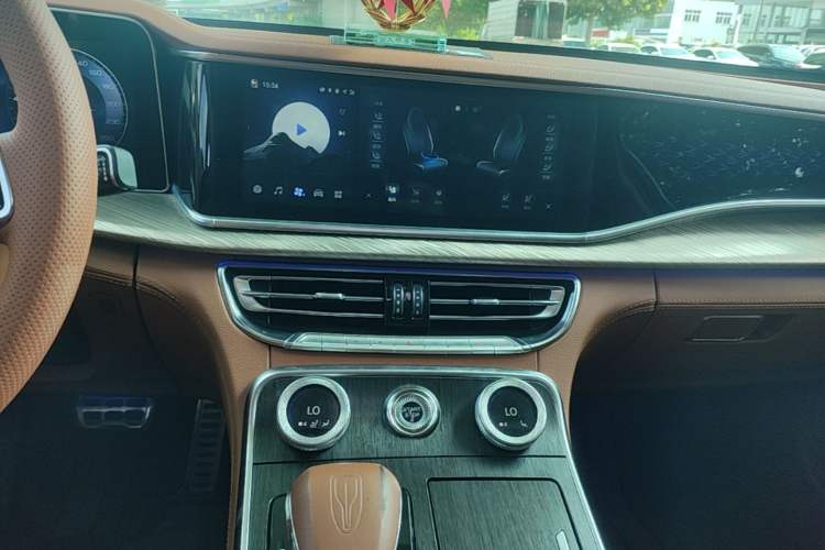 Used Hongqi H9 2023 2.0T Smart Connect Flagship Edition Audio And AC Panel