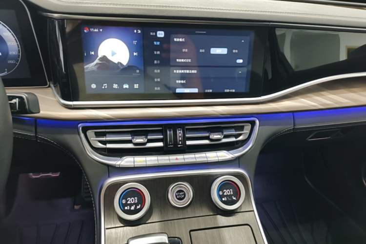 Used Hongqi H9 2023 2.0T Smart Connect Flagship Edition Audio And AC Panel