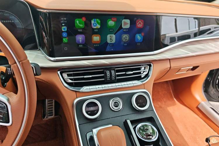 Used Hongqi H9 2023 2.0T Smart Connect Flagship Edition Audio And AC Panel