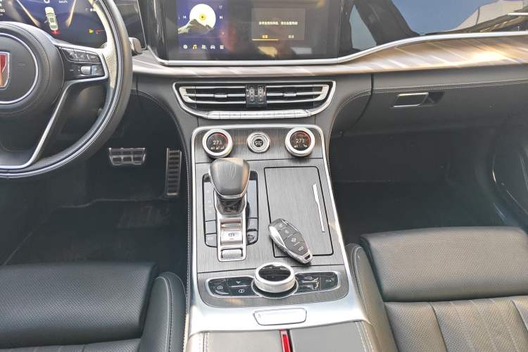 Used Hongqi H9 2023 2.0T Smart Connect Flagship Edition Audio And AC Panel