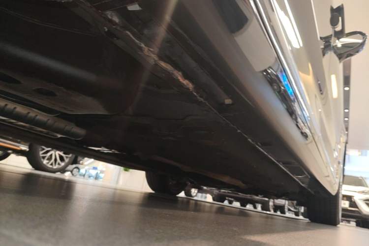 Used Hongqi H9 2023 2.0T Smart Connect Flagship Edition Chassis Rear Right