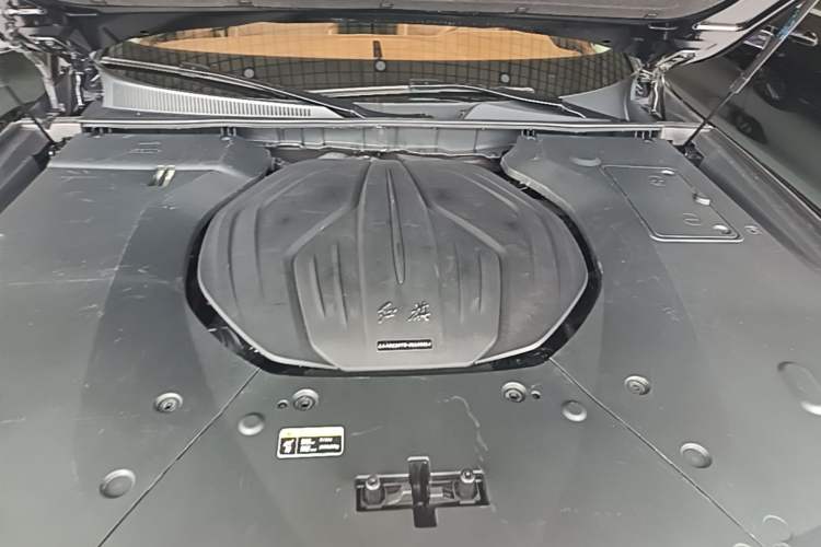 Used Hongqi H9 2023 2.0T Smart Connect Flagship Edition Engine Bay