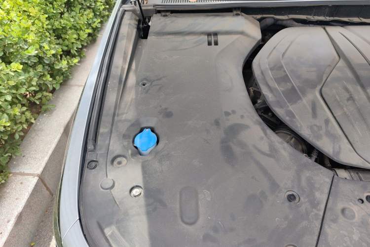 Used Hongqi H9 2023 2.0T Smart Connect Flagship Edition Engine Bay Right