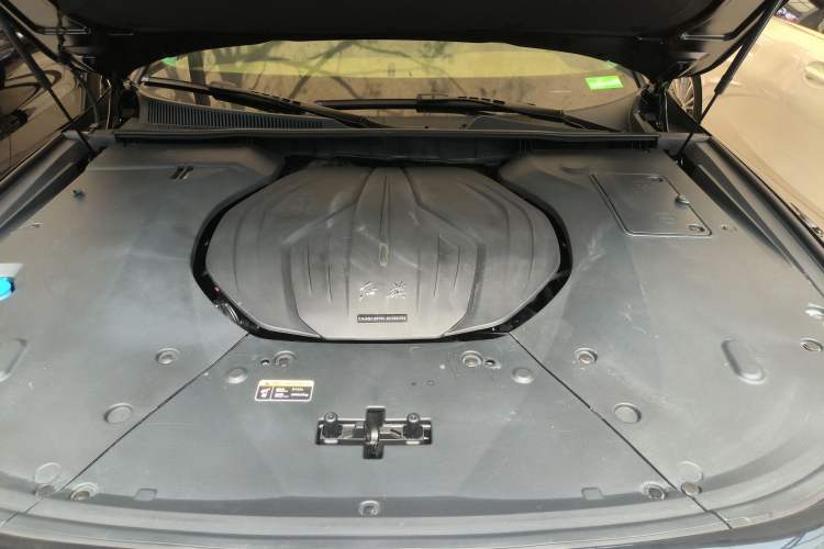 Used Hongqi H9 2023 2.0T Smart Connect Flagship Edition Engine Bay