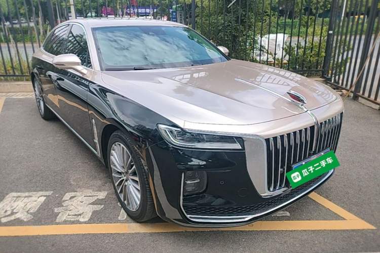 Used Hongqi H9 2023 2.0T Smart Connect Flagship Edition Front Right 45 Deg