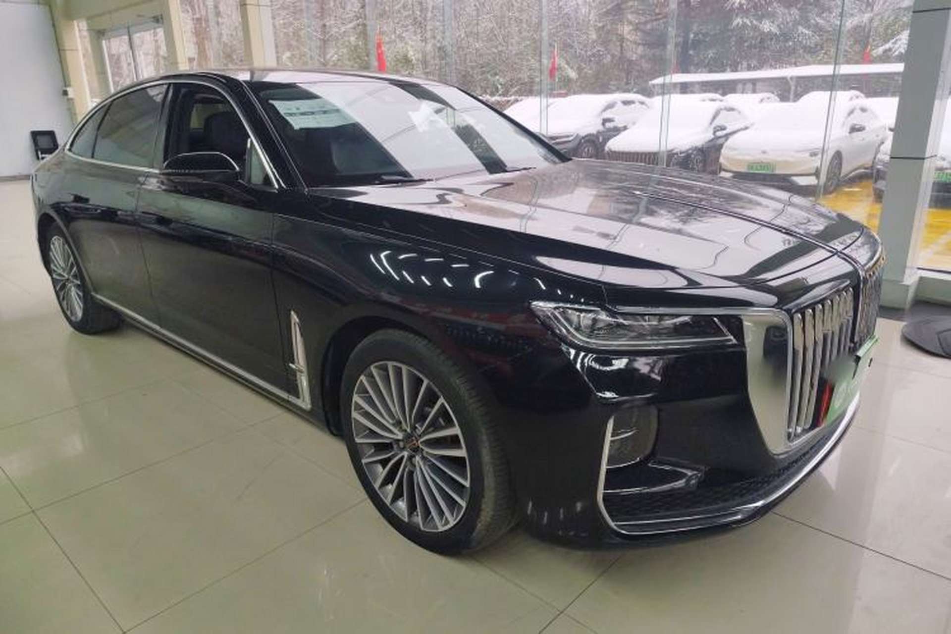 Used Hongqi H9 2023 2.0T Smart Connect Flagship Edition Front Right 45 Deg