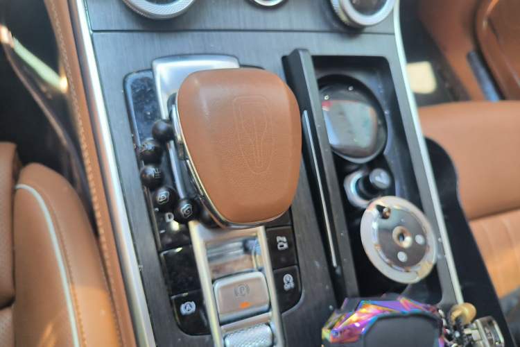 Used Hongqi H9 2023 2.0T Smart Connect Flagship Edition Gear Lever