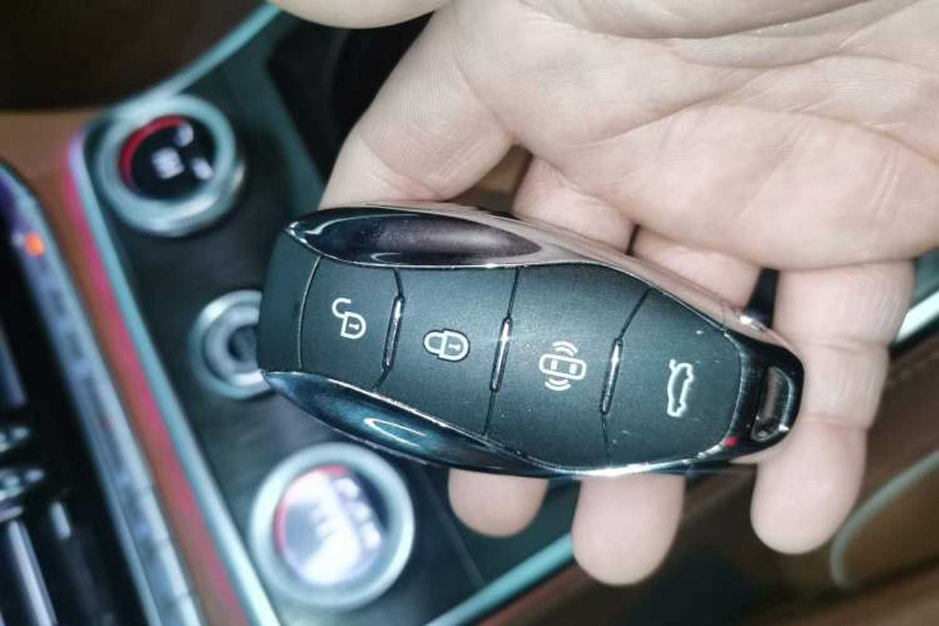 Used Hongqi H9 2023 2.0T Smart Connect Flagship Edition Interior 1