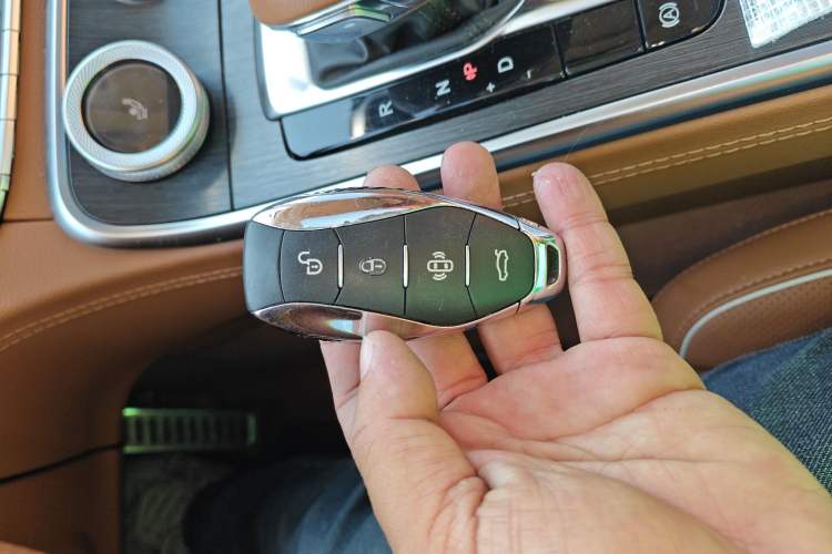 Used Hongqi H9 2023 2.0T Smart Connect Flagship Edition Interior 1