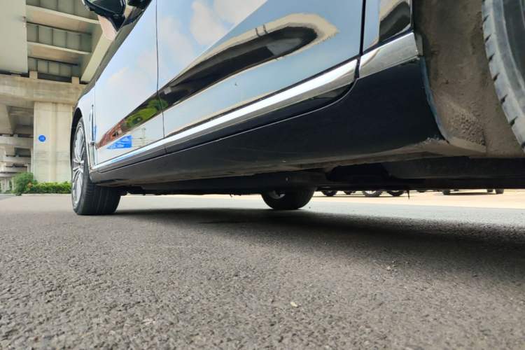 Used Hongqi H9 2023 2.0T Smart Connect Flagship Edition Left Side Sill