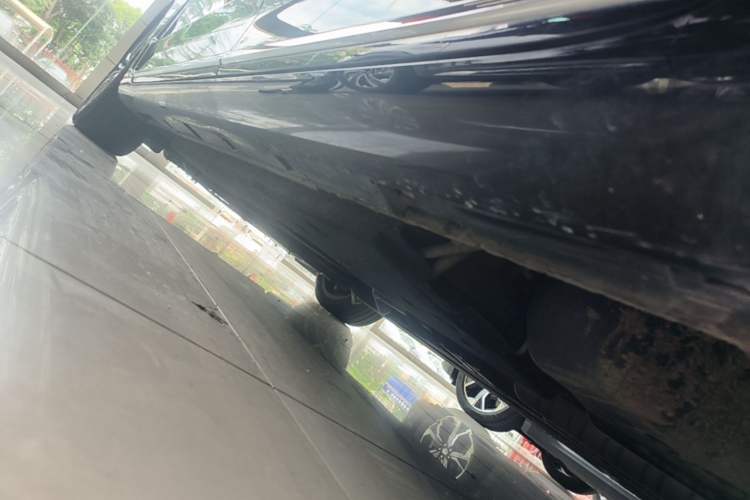 Used Hongqi H9 2023 2.0T Smart Connect Flagship Edition Left Side Sill